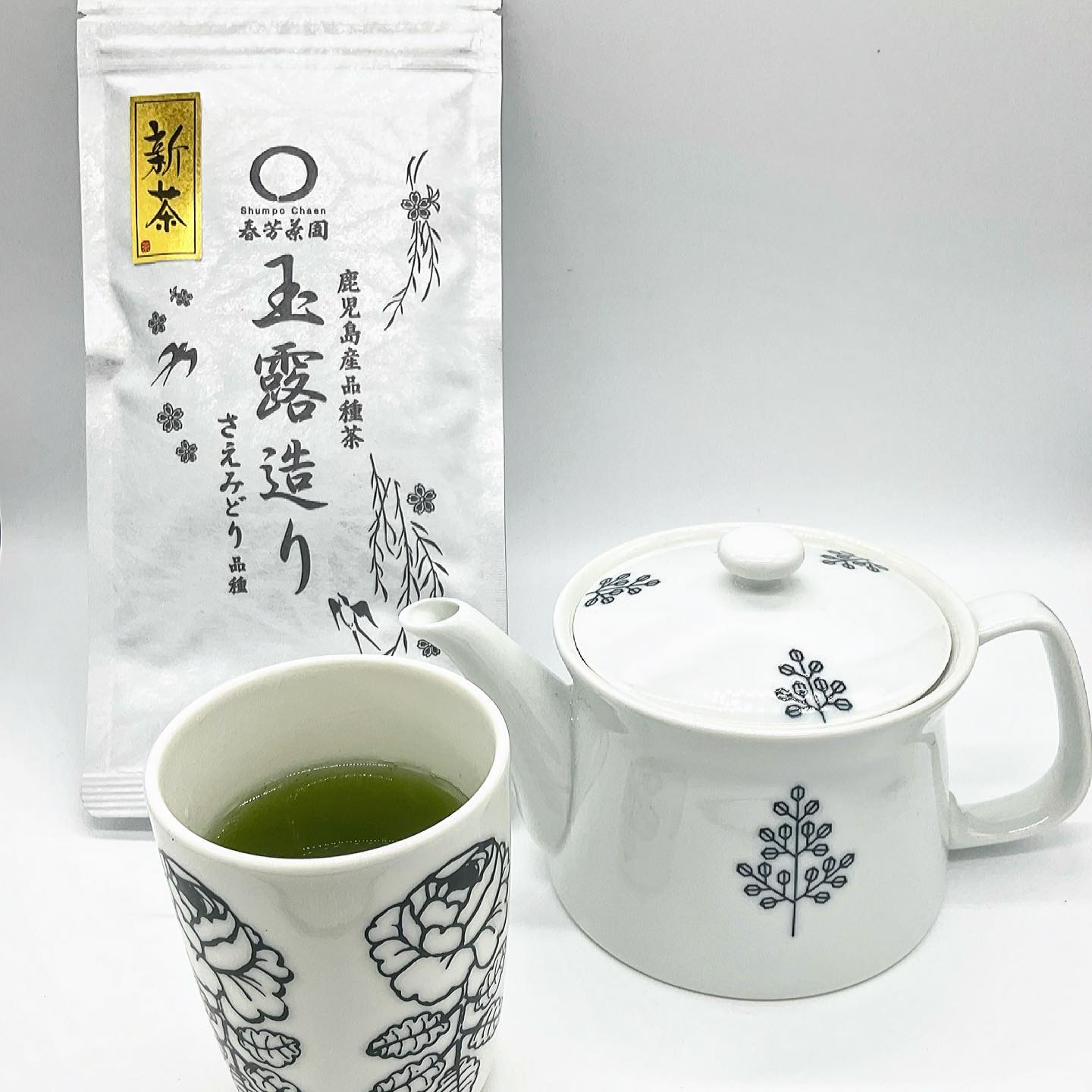 おうち時間に癒しを求めて…️ゆっくりとお茶を入れて、心と体が安らぐひとときを過ごしませんか️急須でお茶を入れるだけで、お家で本格的な日本茶カフェ気分️🫖お気に入りのカップに、今が旬の新茶を入れておうち時間楽しみましょう